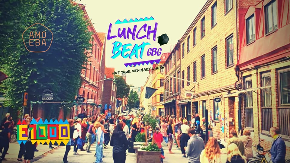 Människor vistas på en gata.