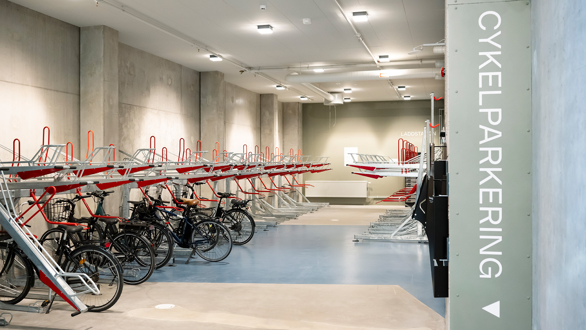 Cykelparkering på källarvåningen i Habitat 7