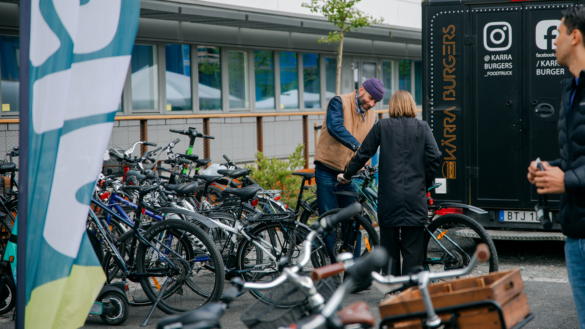 Cykelreparationer på Masthamnsgatan